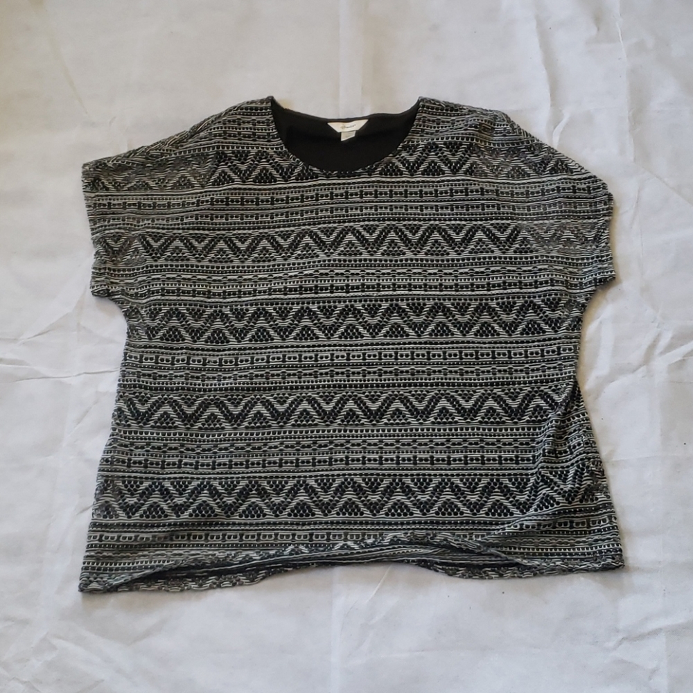 Black and white zig zag pattern light top